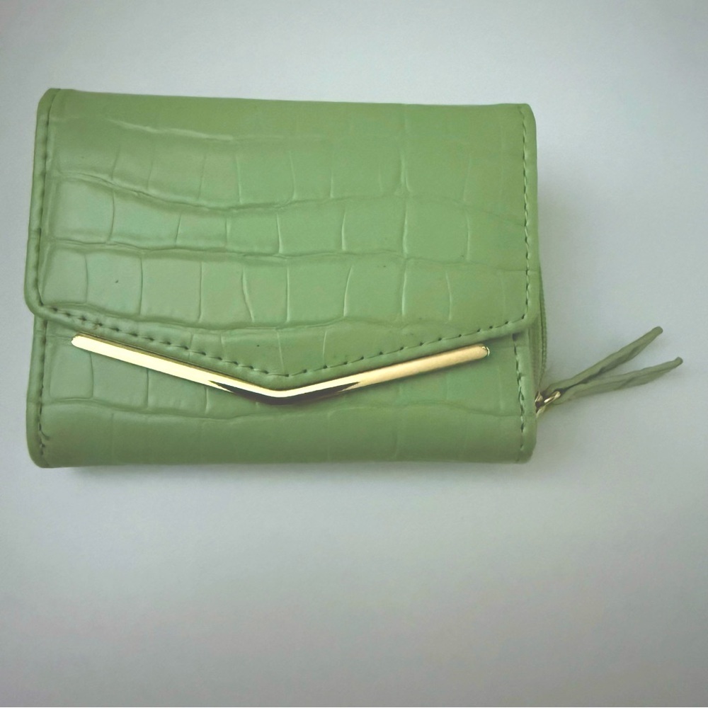 [5x$25] ⭐️ Trifold Sage Green Wallet with Gold Accent Matcha Mint Faux Leather